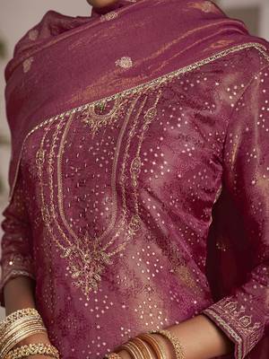 Floral embroidered zari work jacquard straight kurta with trousers & dupatta 2