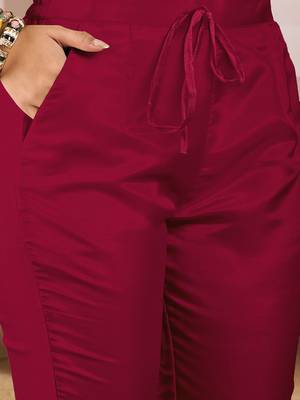 Floral embroidered zari work jacquard straight kurta with trousers & dupatta 3