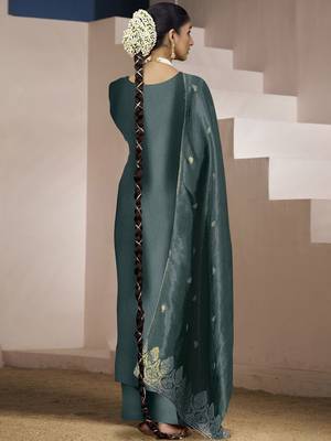 Floral embroidered zari work jacquard straight kurta with trousers & dupatta 4