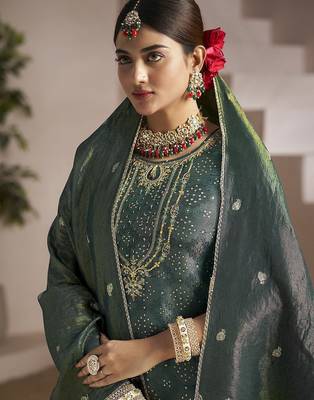 Floral embroidered zari work jacquard straight kurta with trousers & dupatta 5