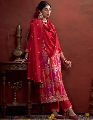 Women embroidered regular sequinned kurta with trousers &  dupatta 3