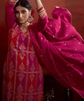 Women floral embroidered regular sequinned kurta with trousers & dupatta 2