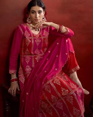 Women floral embroidered regular sequinned kurta with trousers & dupatta 5