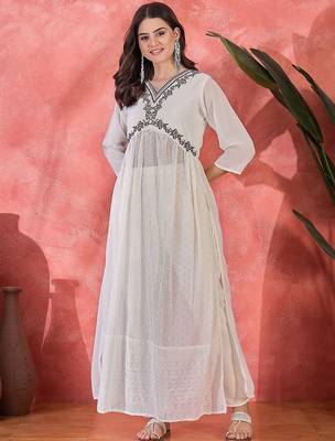 Women floral empire sequinned kurta with trousers 1