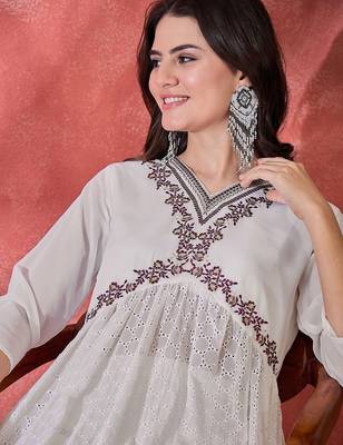 Women floral empire sequinned kurta with trousers 2