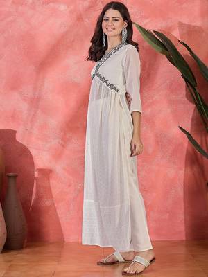 Women floral empire sequinned kurta with trousers 4