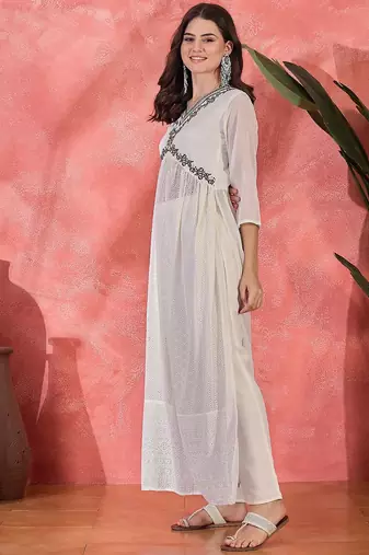 Women floral empire sequinned kurta with trousers
