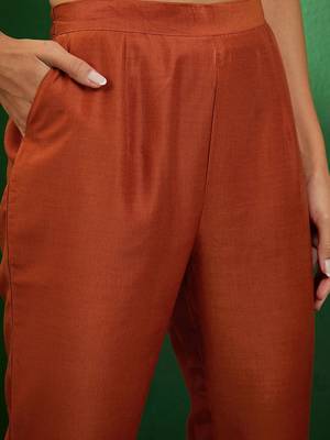 Embroidered boat-neck kurta with trousers & dupatta 3