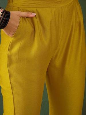 Floral embroidered straight kurta with trouser & dupatta 3