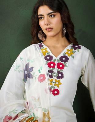 Floral applique worked straight kurta with trousers and dupatta 2