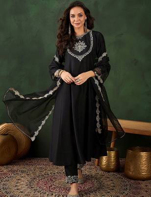 Black floral embroidered round neck zari a-line kurta with trouser & dupatta 1