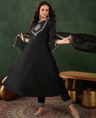 Black floral embroidered round neck zari a-line kurta with trouser & dupatta 4