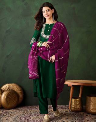 Floral embroidered thread work straight kurta with trousers & dupatta 1