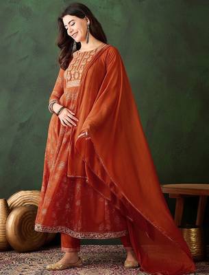 Floral printed zari anarkali kurta with trousers & dupatta 5