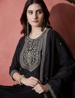 Floral embroidered round neck a-line kurta with trousers & dupatta 2