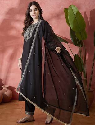 Floral embroidered round neck a-line kurta with trousers & dupatta 5
