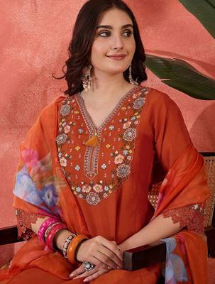 Floral embroidered schiffli lace v-neck kurta with trouser and dupatta 2