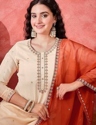 Chinin zari sequence piping worked kurta with trousers & dupatta 2