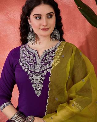 Zari sequence cording embroidered kurta with trousers & dupatta 2