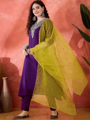 Zari sequence cording embroidered kurta with trousers & dupatta 5