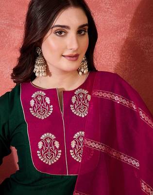 Zari sequence thread embroidery kurta with trousers & dupatta 2
