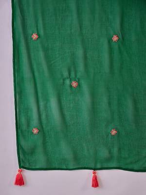 Floral embroidered v-neck sequinned a-line kurta with trousers & dupatta 4
