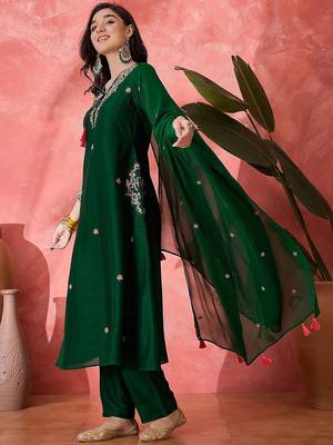 Floral embroidered v-neck sequinned a-line kurta with trousers & dupatta 5