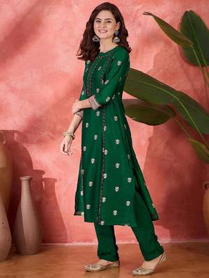 Foil printed & embroidered kurta & trouser set 4