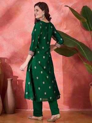 Foil printed & embroidered kurta & trouser set 5