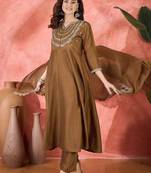 Embroidered v-neck kurta, trousers & dupatta set