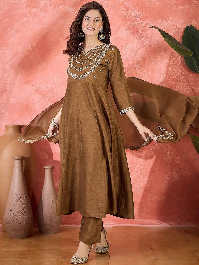 Embroidered v-neck kurta, trousers & dupatta set