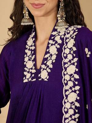 Floral embroidered thread embroidered a-line kurta with trousers & dupatta 2