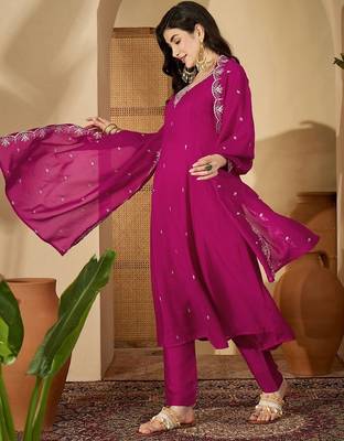 Floral embroidered v-neck sequinned a-line kurta with trousers & dupatta 5