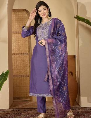 Women ethnic motifs embroidered kurta with pyjama & dupatta 1