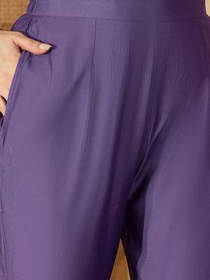 Women ethnic motifs embroidered kurta with pyjama & dupatta 3