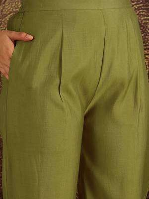 Floral embroidered v-neck sequinned a-line kurta with trousers & dupatta 3