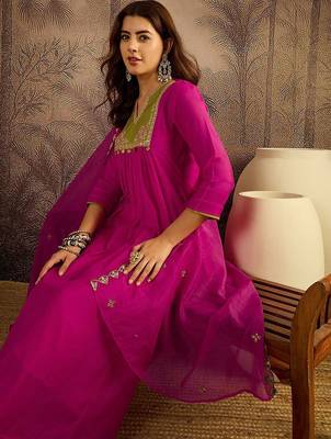 Zari sequence embroidered with ginni mal chanderi kurta trousers with dupatta 1