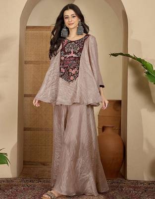 Women beige embroidered silk blend kurta sets 4