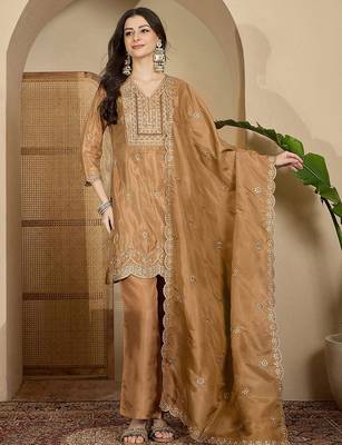 Women embroidered silk blend kurta sets 1