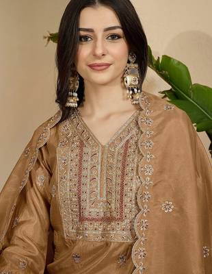 Women embroidered silk blend kurta sets 2