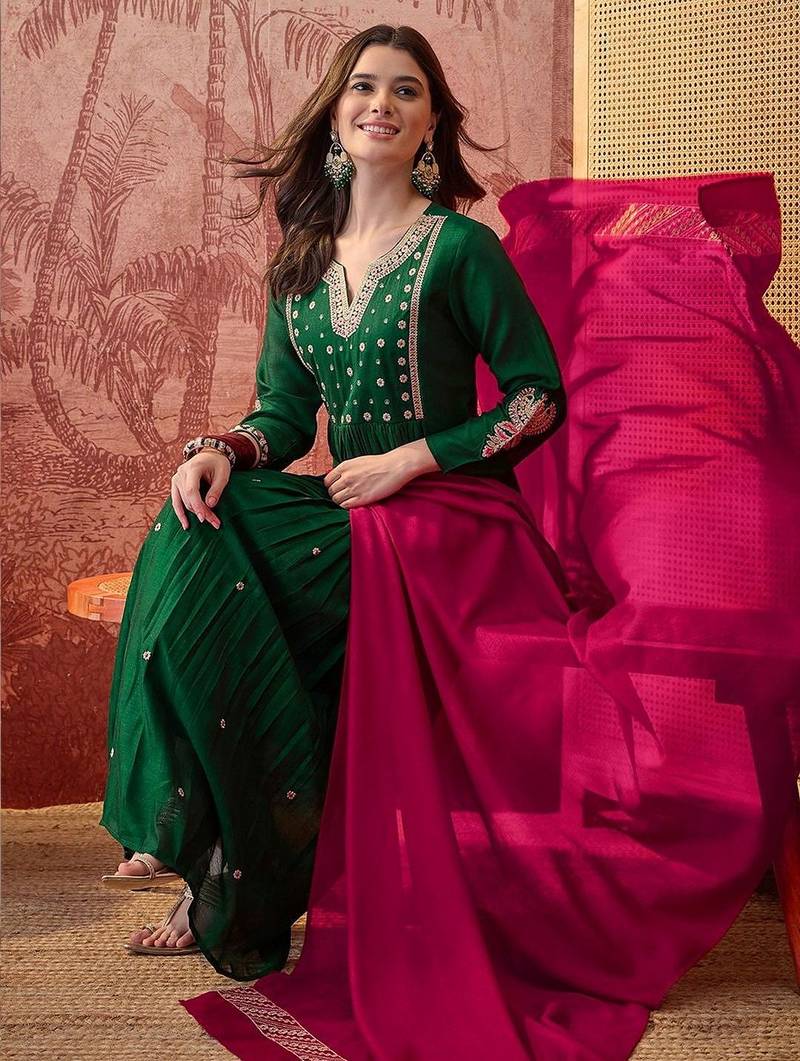 Embroidered straight kurta & trousers with dupatta