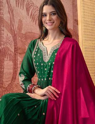 Embroidered straight kurta & trousers with dupatta 2