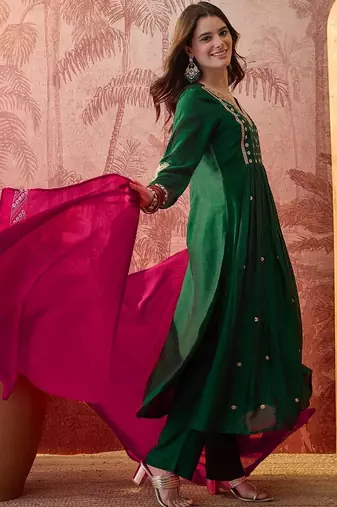 Embroidered straight kurta & trousers with dupatta