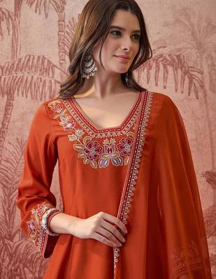 Embroidered a-line kurta & trousers with dupatta 3