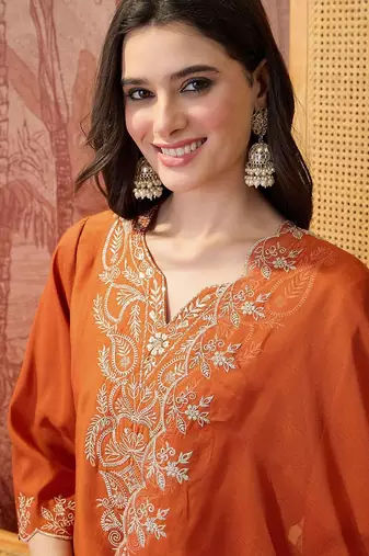 Embroidered v-neck straight kurta & trousers with dupatta