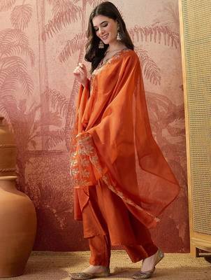 Embroidered v-neck straight kurta & trousers with dupatta 5