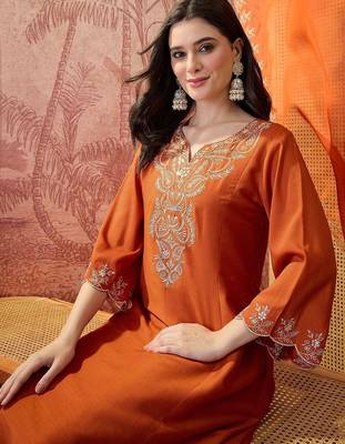 Embroidered round neck kurta & trousers with dupatta 2