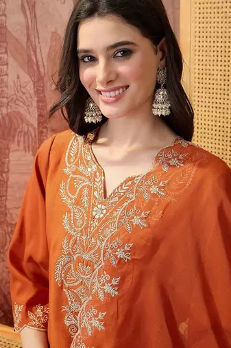 Embroidered round neck kurta & trousers with dupatta