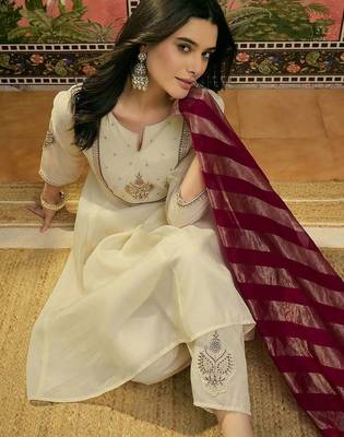 Embroidered round neck kurta & patiala with dupatta 2