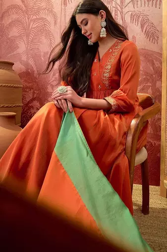 Embroidered v-neck kurta trousers & dupatta